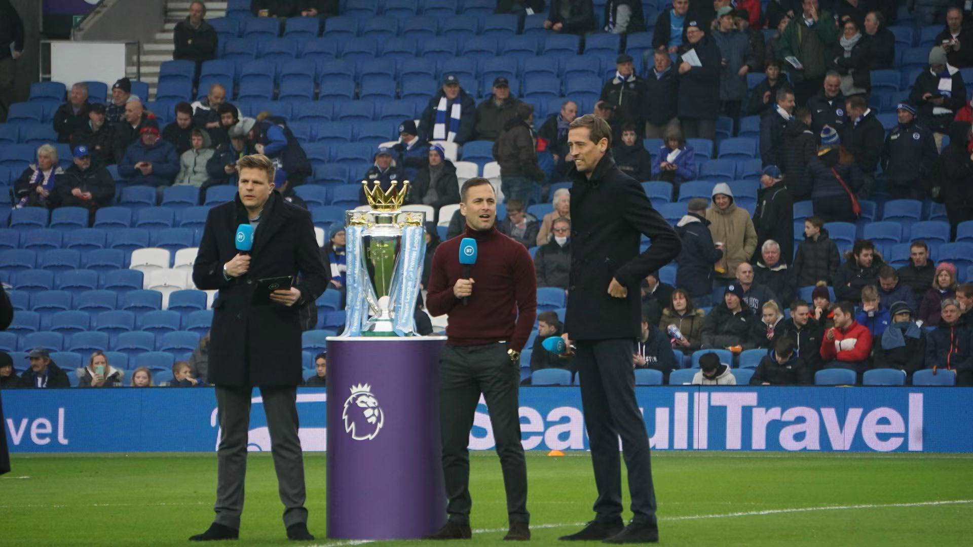 在接受采访 在接受采访